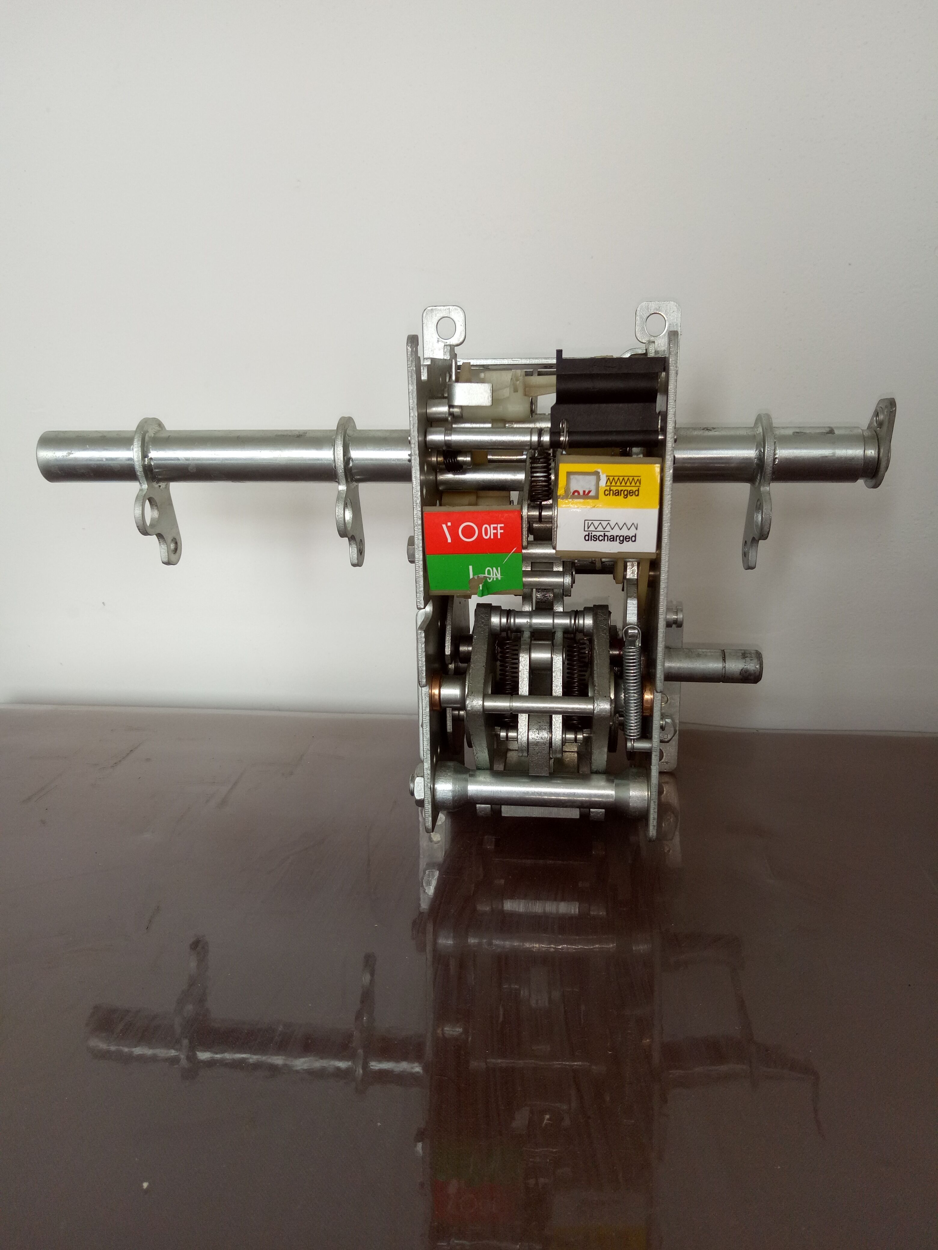 DW60機(jī)構(gòu)2500A四級(jí).jpg DW60機(jī)構(gòu)2500A四級(jí).jpg